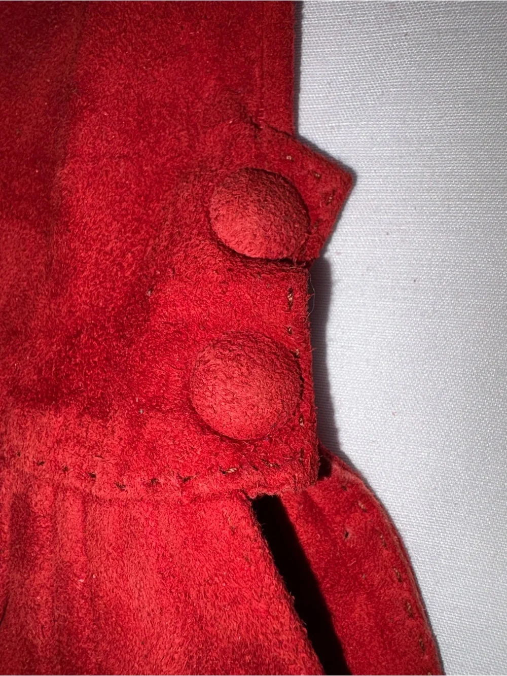 Hermès Rare Archive Red Suede Fan Cuff Gloves Sz 7 Made in France Vintage